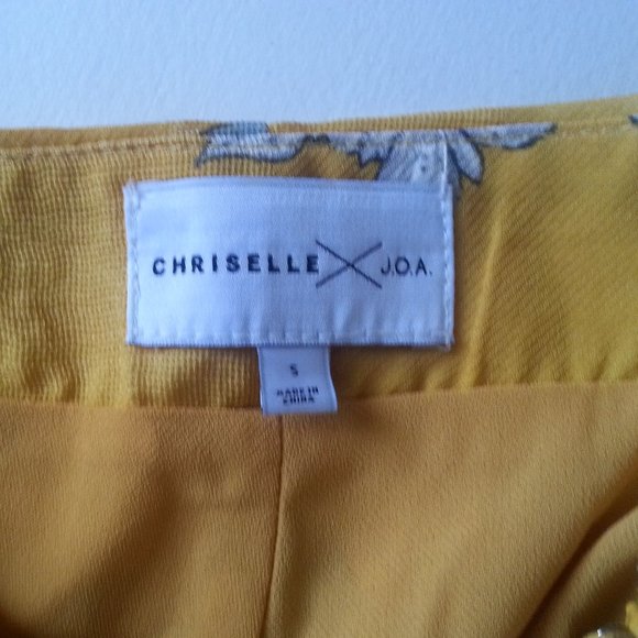 Chriselle x J.O.A. Ruffle Front High Waist Short - Picture 6 of 7